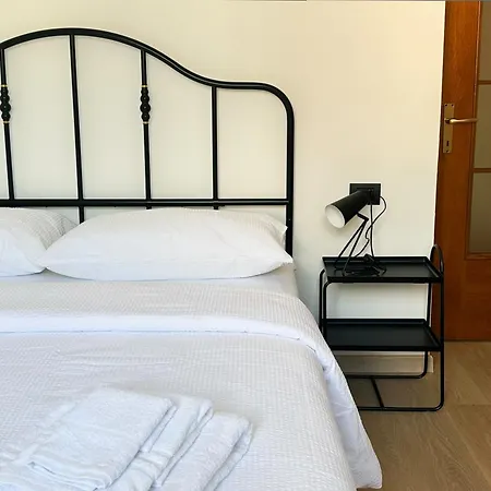 Luci Apartament Carriola